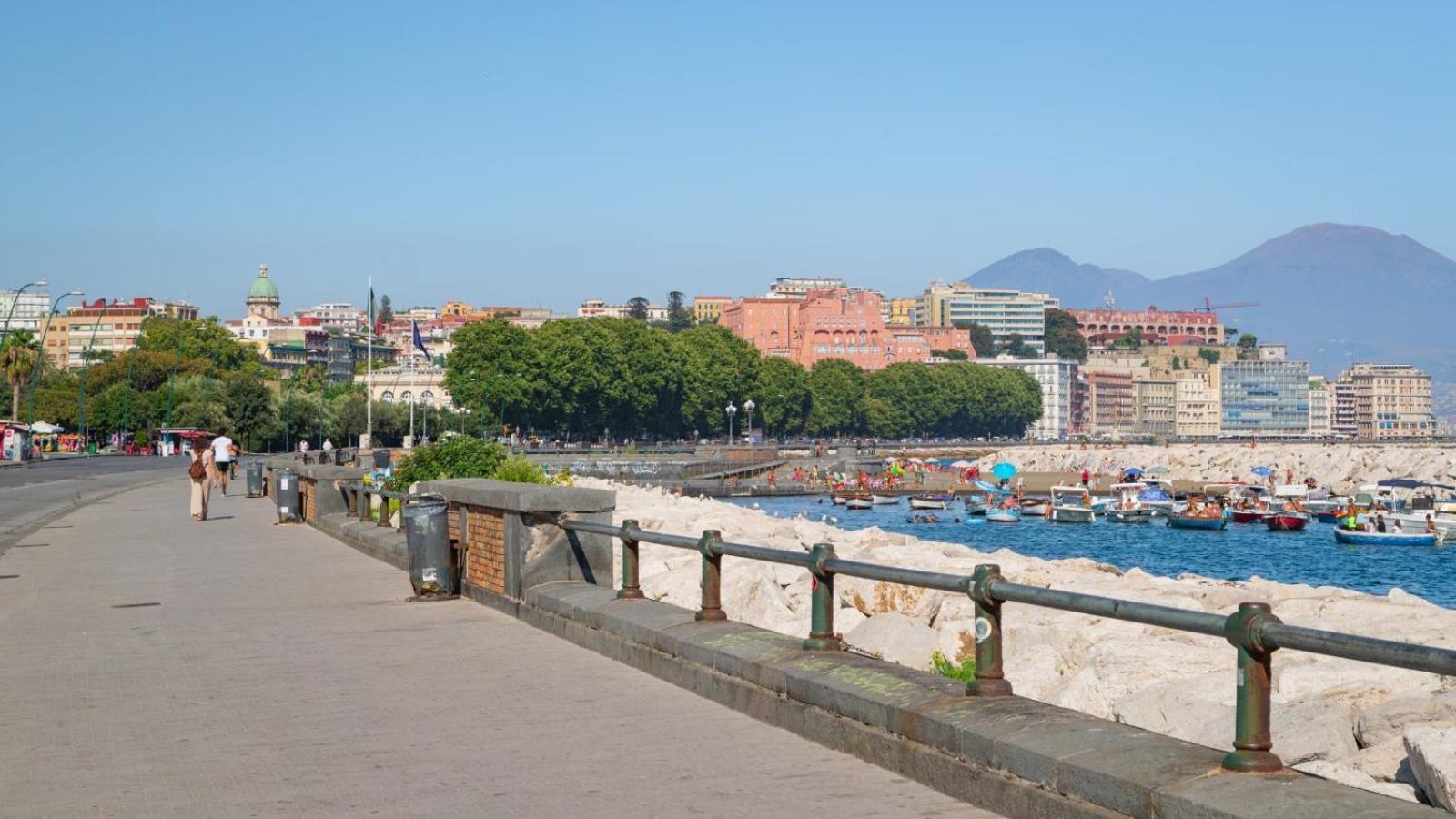 House Piazza Plebiscito By Loveinthetravel Napoli Ngoại thất bức ảnh